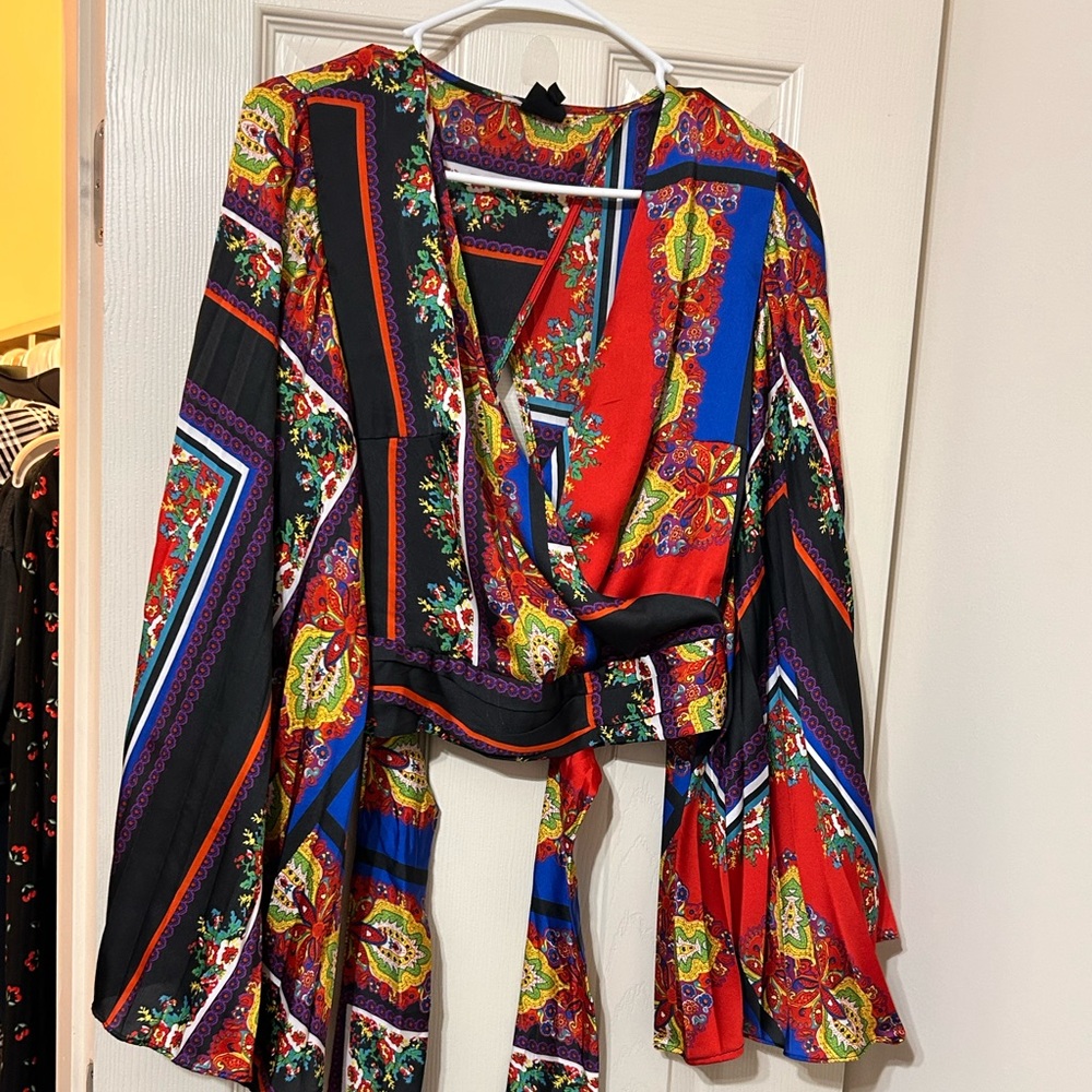 Flare sleeve all over print crop top with back tie detail